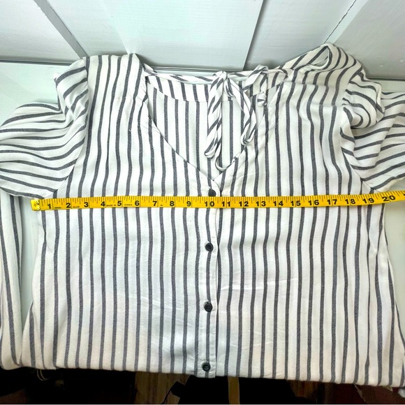 Cloth & Stone / Anthropologie Striped Back Buttoned Fringe Hem Bell Sleeve Top - Picture 11 of 11